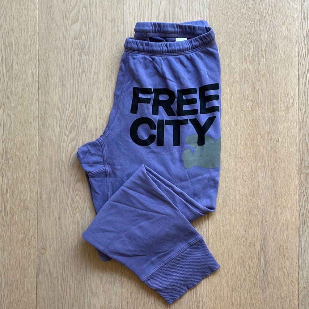 NEW Authentic FREE CITY Cropped Sweatpants Size L Purple